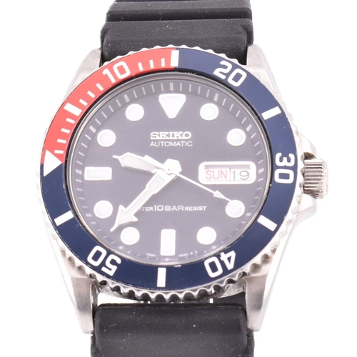 390 - A Seiko automatic diver’s wristwatch. The watch having a dark blue dial, red and blue 'Pepsi' bezel,... 