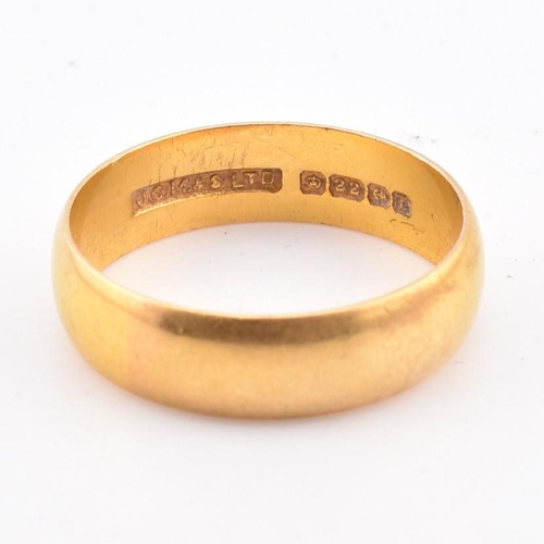 64 - A hallmarked 22ct gold band ring. The 22ct yellow gold band ring hallmarked for Birmingham, 1968. Ma... 