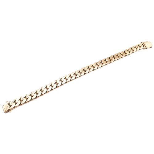 72 - A hallmarked 9ct gold curb link chain bracelet. The 9ct yellow gold curb link chain bracelet having ... 