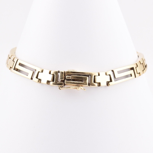 79 - A 14ct gold pierced link bracelet. The 14ct yellow gold bracelet comprised of pierced links to conce... 