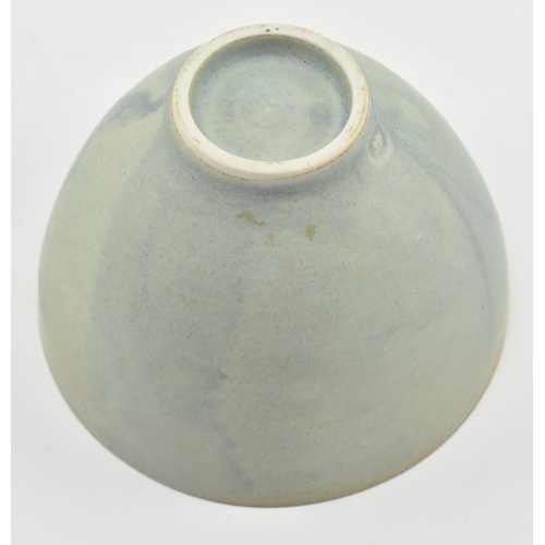 127 - Annette Fuchs (1939-1992) - A vintage mid century blue glazed studio pottery stoneware bowl. The bow... 