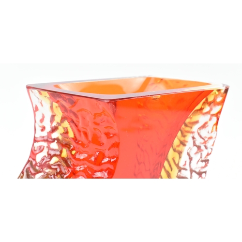 155 - Murano - a vintage Italian mid 20th century 1960s Mandruzzato Sommerso glass shaped vase. The vase h... 