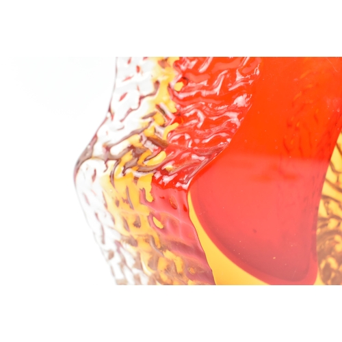 155 - Murano - a vintage Italian mid 20th century 1960s Mandruzzato Sommerso glass shaped vase. The vase h... 
