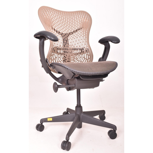158 - Bill Stumpf and Don Chadwick for Herman Miller - Mirra Range - A contemporary office swivel desk cha... 