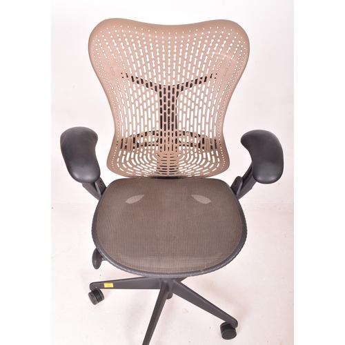 158 - Bill Stumpf and Don Chadwick for Herman Miller - Mirra Range - A contemporary office swivel desk cha... 
