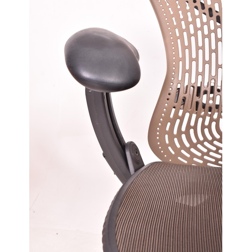 158 - Bill Stumpf and Don Chadwick for Herman Miller - Mirra Range - A contemporary office swivel desk cha... 