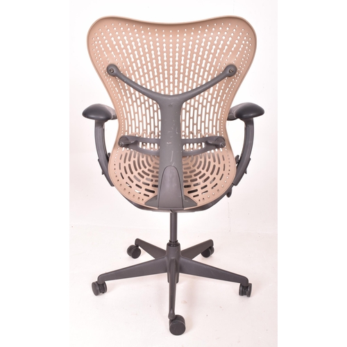 158 - Bill Stumpf and Don Chadwick for Herman Miller - Mirra Range - A contemporary office swivel desk cha... 