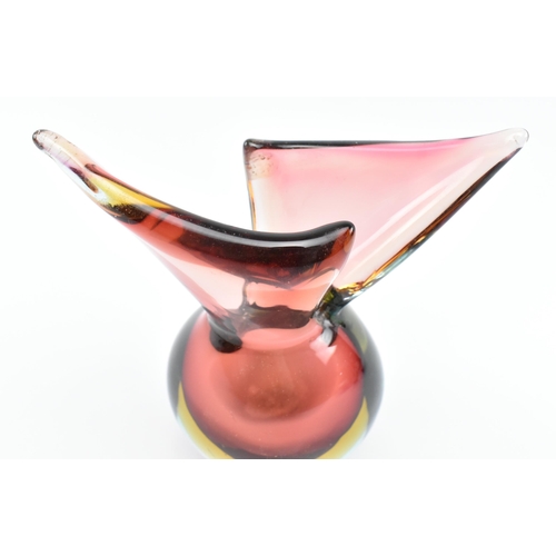 24 - A mid 20th century vintage Murano Sommerso cased vase in the manner of Flavio Poli. The vase being o... 