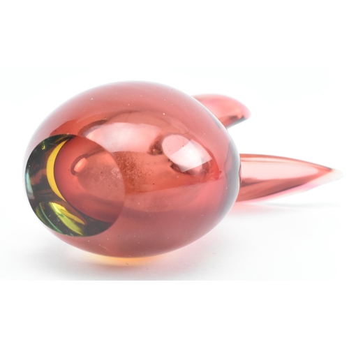 24 - A mid 20th century vintage Murano Sommerso cased vase in the manner of Flavio Poli. The vase being o... 