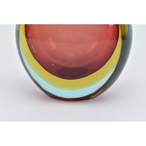 24 - A mid 20th century vintage Murano Sommerso cased vase in the manner of Flavio Poli. The vase being o... 