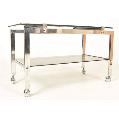 625 - 


A retro mid century 1970s Italian smoked glass and chrome drinks trolley. The cocktail trolley ta... 