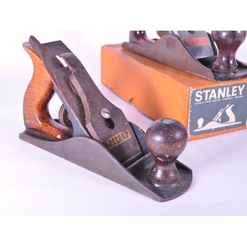 220 - Collection of late 19th / 20th century carpenter hand planes. Comprised of a late 19th century Stanl... 