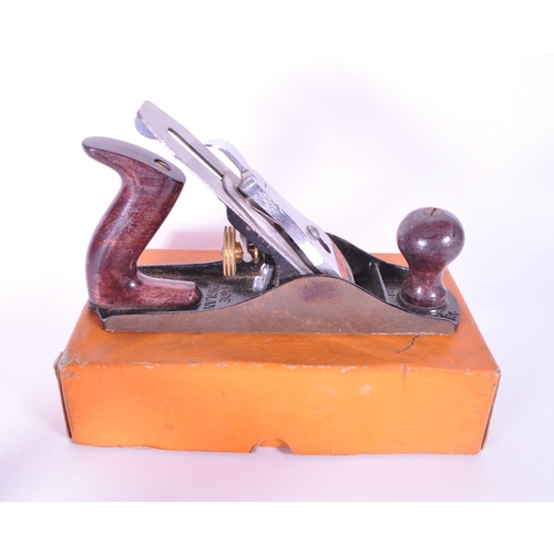 220 - Collection of late 19th / 20th century carpenter hand planes. Comprised of a late 19th century Stanl... 