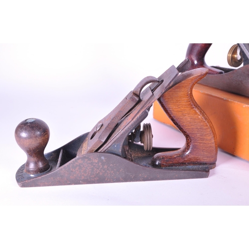 220 - Collection of late 19th / 20th century carpenter hand planes. Comprised of a late 19th century Stanl... 