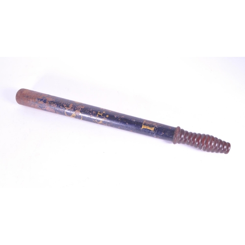 266 - 19th century black painted turned wood Police truncheon with gilt lettering 'S C' Special Constable,... 