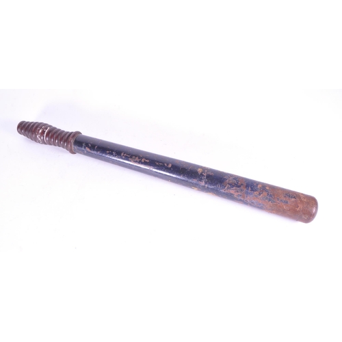 266 - 19th century black painted turned wood Police truncheon with gilt lettering 'S C' Special Constable,... 