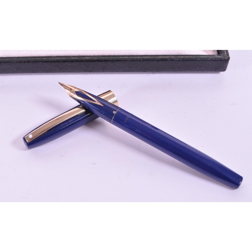 286 - Sheaffer's, USA - A vintage 20th century fountain writing pen. With branded box, 14ct gold nib in a ... 