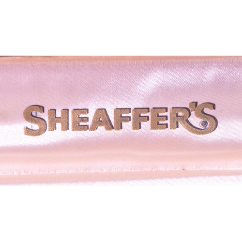 286 - Sheaffer's, USA - A vintage 20th century fountain writing pen. With branded box, 14ct gold nib in a ... 
