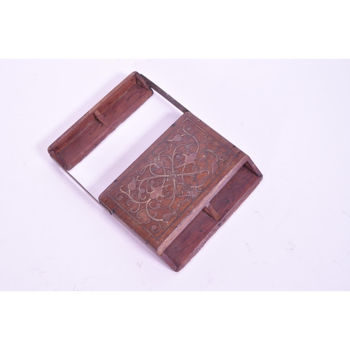 289 - Early 20th century brass inlaid cigarette case. With metal arms and brass inlay decoration.
 (8cm x ... 