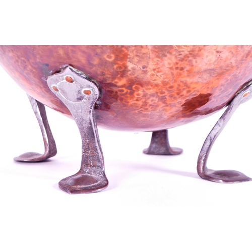 339 - A 19th century copper mixing bowl. Large hammered copper bowl on four wrought iron feet.(15cm x 30cm... 
