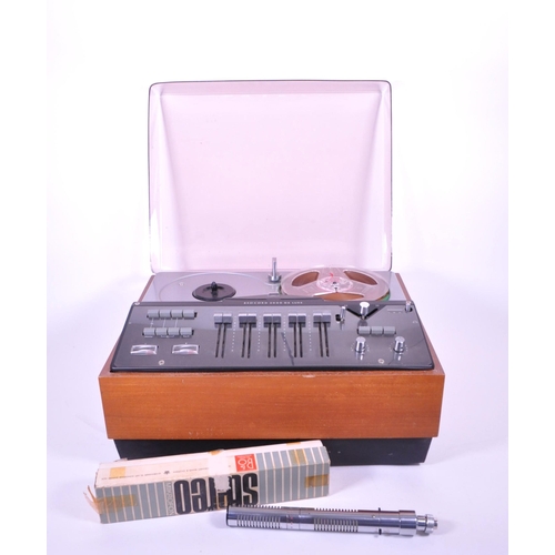 400 - Bang & Olufsen - A vintage mid 20th century Bang & Olufsen Beocord 2000 De Luxe tape recorde... 