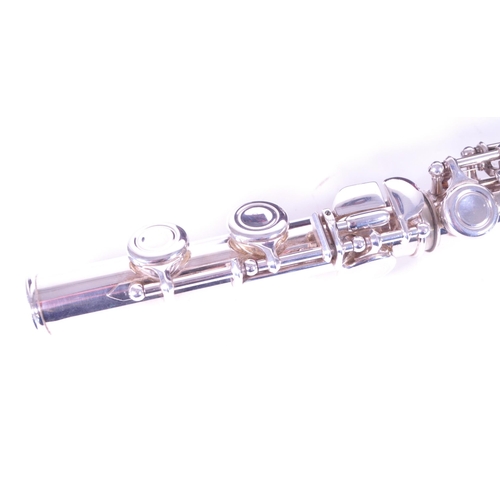 407 - Buffet Crampon - A vintage 20th century Buffet Crampon Paris Cooper flute. The flute housed in fitte... 