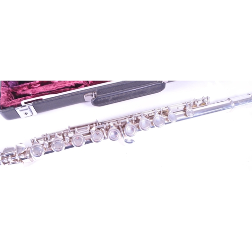 407 - Buffet Crampon - A vintage 20th century Buffet Crampon Paris Cooper flute. The flute housed in fitte... 