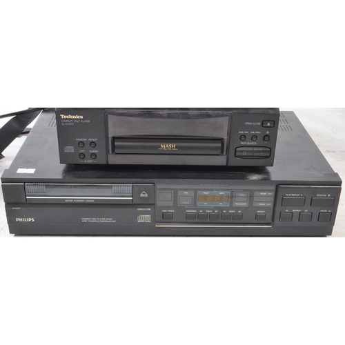 410 - Technics - A vintage 20th century Technics Hi-Fi music audio stacking system. The collection to incl... 