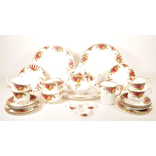 159 - Royal Albert - Old Country Roses - A mid 20th century fine bone china tea / dinner service set. To i... 
