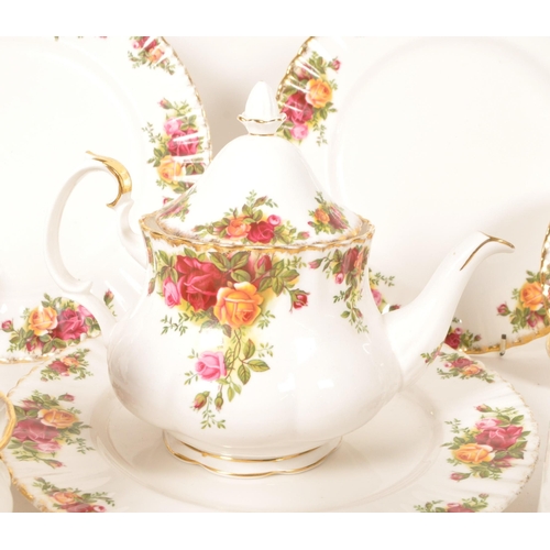 159 - Royal Albert - Old Country Roses - A mid 20th century fine bone china tea / dinner service set. To i... 