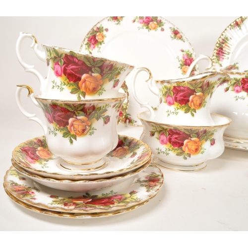 159 - Royal Albert - Old Country Roses - A mid 20th century fine bone china tea / dinner service set. To i... 