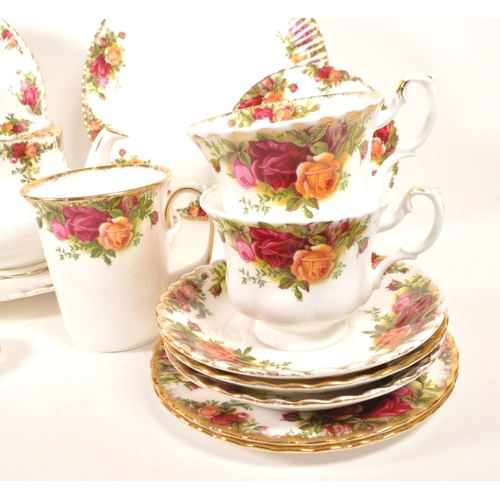 159 - Royal Albert - Old Country Roses - A mid 20th century fine bone china tea / dinner service set. To i... 