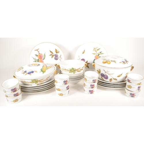 167 - Royal Worcester - Evesham Pattern - A collection of oven to table ceramic dinner service. Including ... 