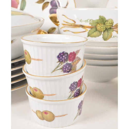 167 - Royal Worcester - Evesham Pattern - A collection of oven to table ceramic dinner service. Including ... 