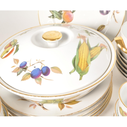 167 - Royal Worcester - Evesham Pattern - A collection of oven to table ceramic dinner service. Including ... 