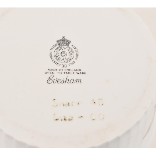167 - Royal Worcester - Evesham Pattern - A collection of oven to table ceramic dinner service. Including ... 
