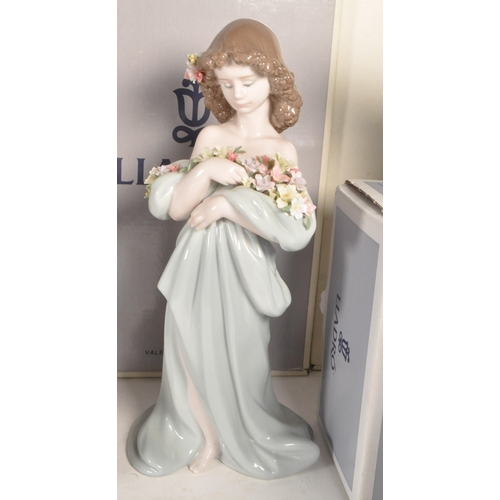 121 - Lladro - Nao - Collection of late 20th century porcelain figures. Comprised of 1980 Nina Piadosa, 19... 