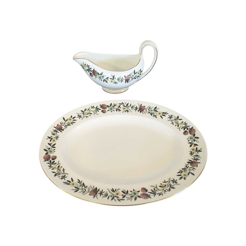 11 - Wedgwood - 1960s vintage china dinner service in the Summer Garland pattern. Including tureen, plate... 