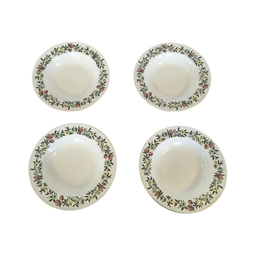 11 - Wedgwood - 1960s vintage china dinner service in the Summer Garland pattern. Including tureen, plate... 