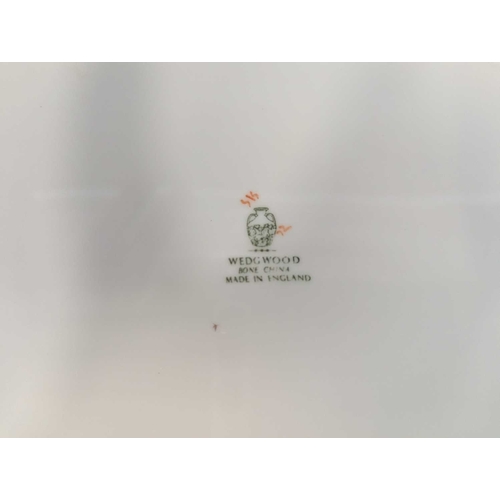 11 - Wedgwood - 1960s vintage china dinner service in the Summer Garland pattern. Including tureen, plate... 