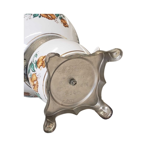 125 - A vintage 20th century Russian ceramic electric samovar / tea urn. Lidded top with twin handle and b... 