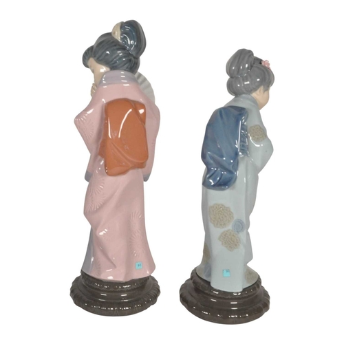 13 - Lladro - Two late 20th century porcelain Japanese Geisha lady figures. Comprised of no. 4990 'Japone... 