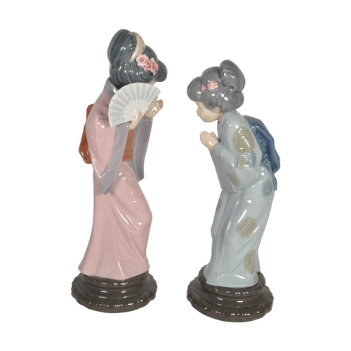 13 - Lladro - Two late 20th century porcelain Japanese Geisha lady figures. Comprised of no. 4990 'Japone... 