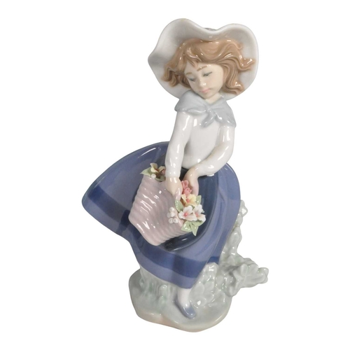 14 - Lladro - Collection of four late 20th / 21st century porcelain figures. Comprised of no. 5222 'Prett... 