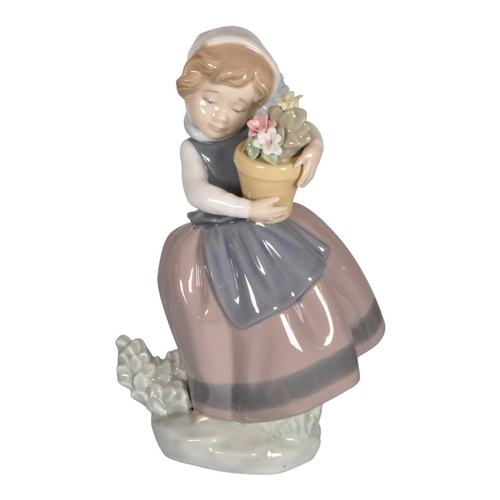 14 - Lladro - Collection of four late 20th / 21st century porcelain figures. Comprised of no. 5222 'Prett... 