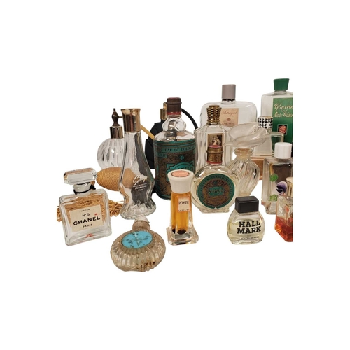 27 - Large collection of vintage late 20th / 21st century perfume bottles. To include brands such as Chan... 