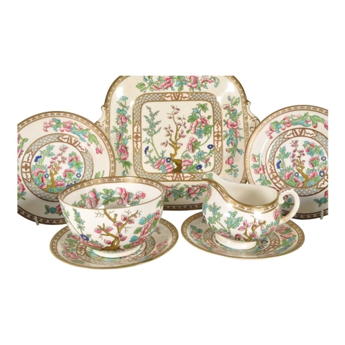 86 - Coalport - Late 19th century Indian Tree patterned china tea service. Comprising small plates, sauce... 