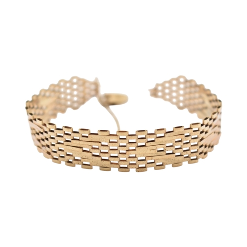 79 - A hallmarked 9ct gold fancy link bracelet with heart clasp padlock. Hallmarked London. Weight 8.3g. ... 