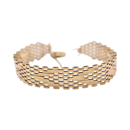 79 - A hallmarked 9ct gold fancy link bracelet with heart clasp padlock. Hallmarked London. Weight 8.3g. ... 