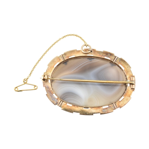 84 - An early 20th century yellow metal and agate brooch pin. Weight 22.4g. Measures 5.5cm. Unmarked surf... 